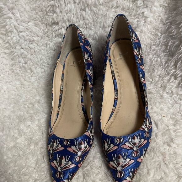 Marc Fisher brocade fabric royal blue   colorful flies print block heels SZ10M - Picture 2 of 11